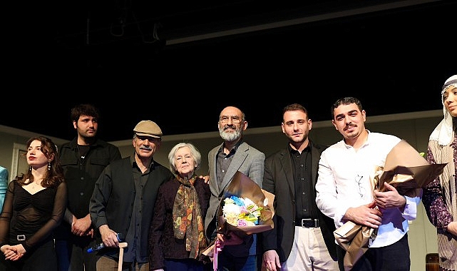 Özgür Aksoy Tiyatro Günleri'ne Görkemli Final görseli