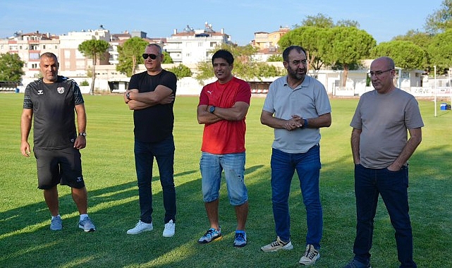 Burhaniye Belediyespor Sahaya İndi görseli