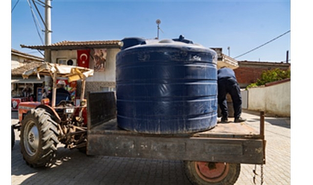 Büyükşehir yanan köylere can suyu oluyor görseli