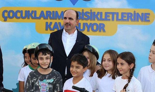 Başkan Altay 40 Gün Sabah Namazına Giderek Bisiklet Kazanan Çocuklarla Buluştu görseli