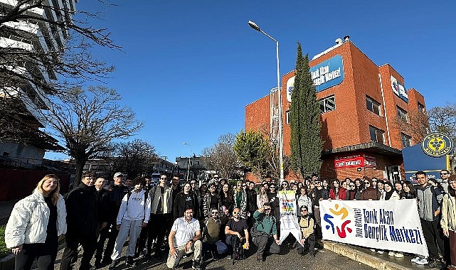 Gençler hem yürüdü hem sosyalleşti görseli