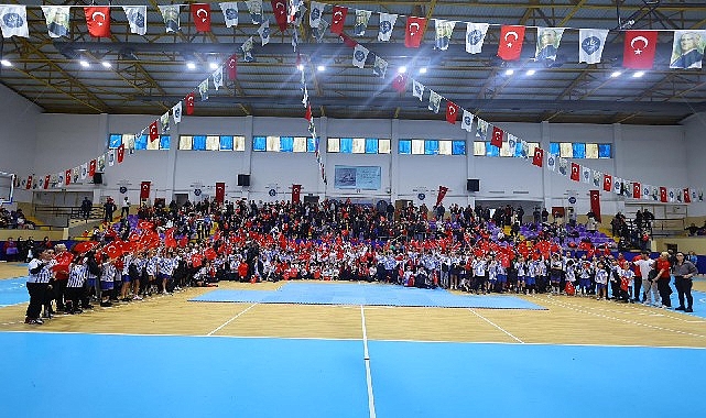Karabağlar ’da Sömestr Spor Şenliği Bayram Havasında Geçti görseli