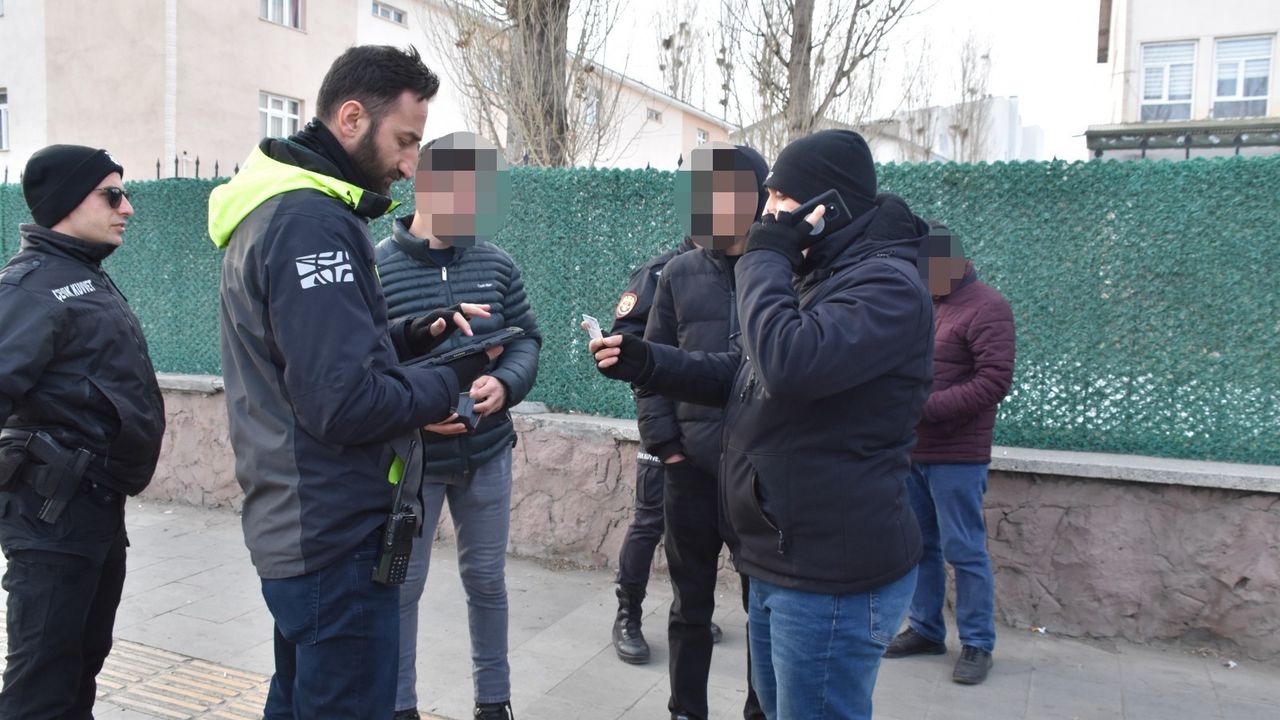 Kars'ta okul çevrelerine yönelik denetimler sıklaştırıldı görseli