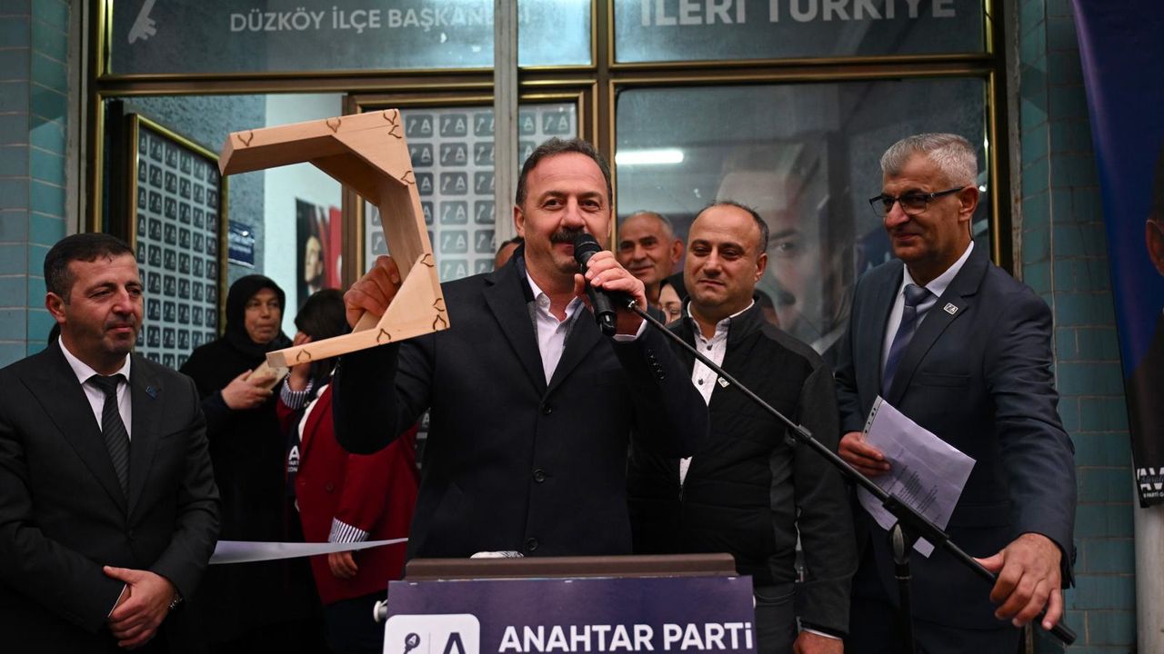 Yavuz Ağıralioğlu: Bir iskemleyle alırım sizden memleketi görseli