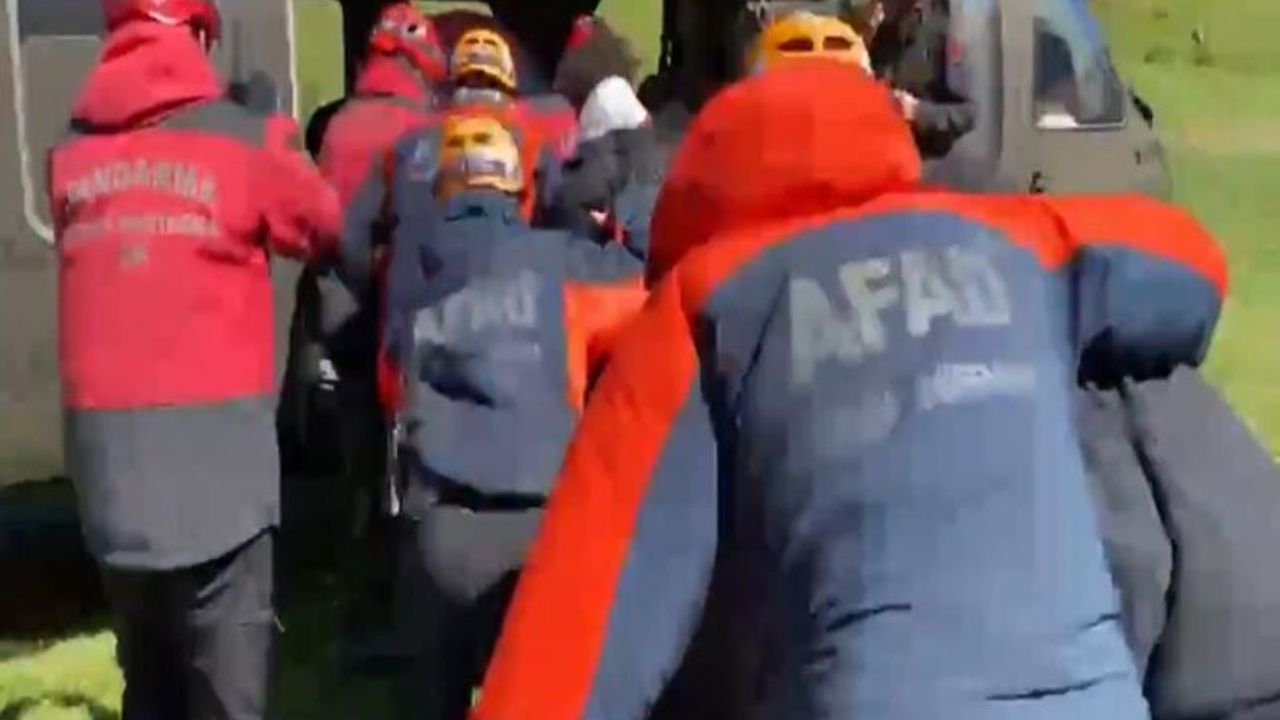 Rize’de Selin Yaraları Sarılıyor: Ayder Yolu Açılıyor, Tahliyeler ve Lojistik Destek Sürüyor görseli