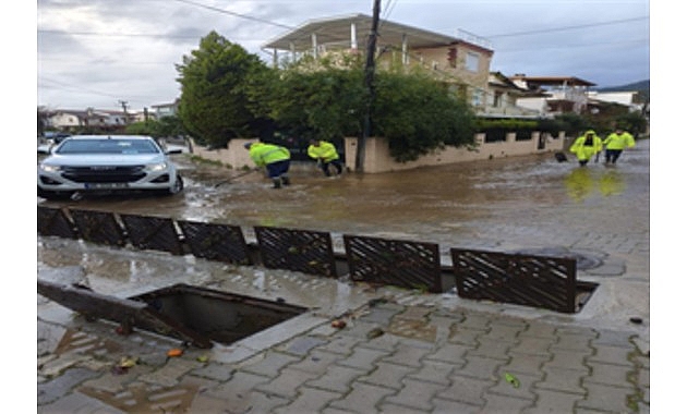 İzmir’de ekipler 24 saat görevde görseli