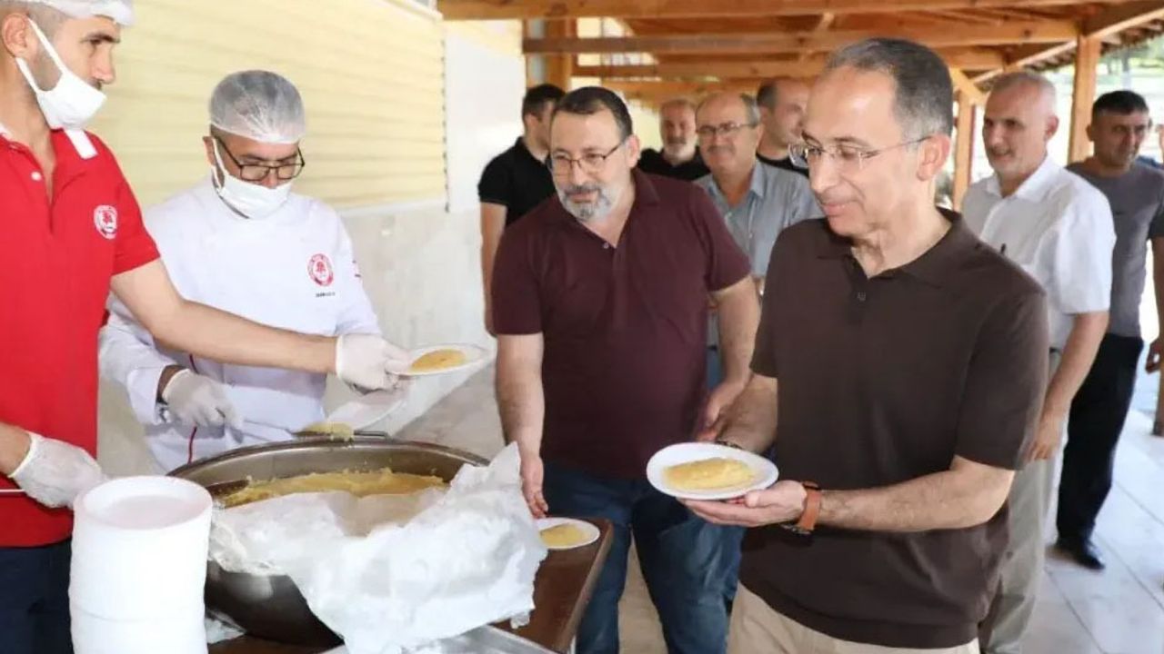 SDÜ’de 15 Temmuz şehitleri anısına helva dağıtıldı görseli