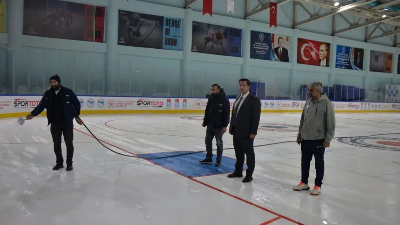 Kars buz pistinde tadilat çalışmaları sona yaklaşıyor görseli