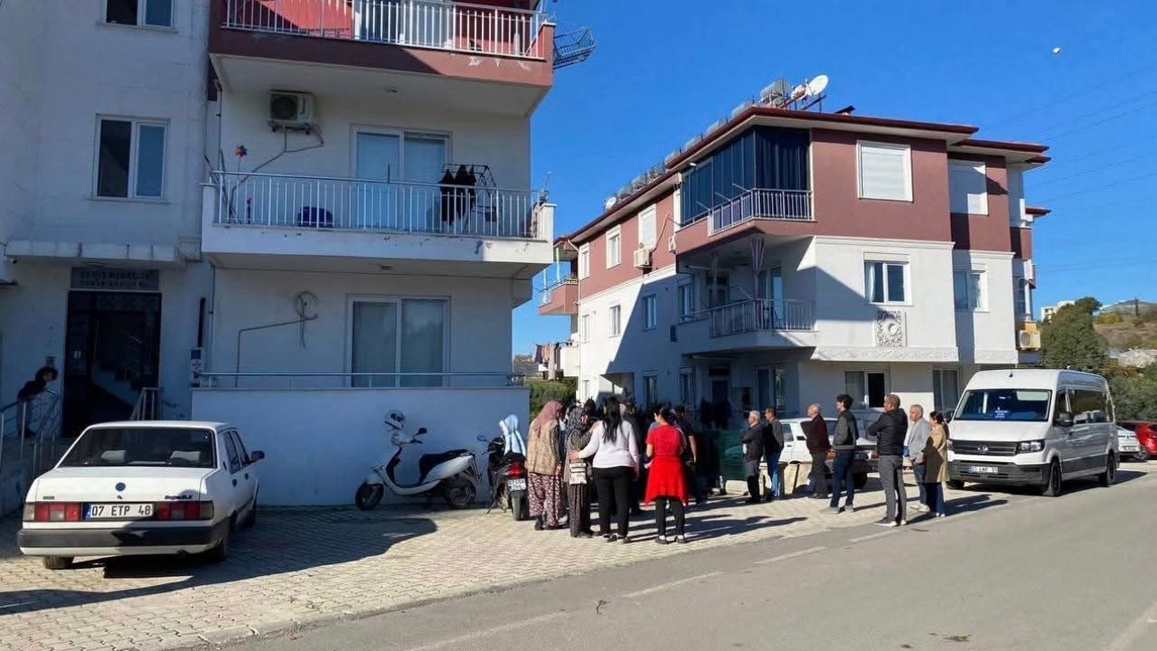 Çatlak binada 4’üncü keşif gerçekleştirildi görseli