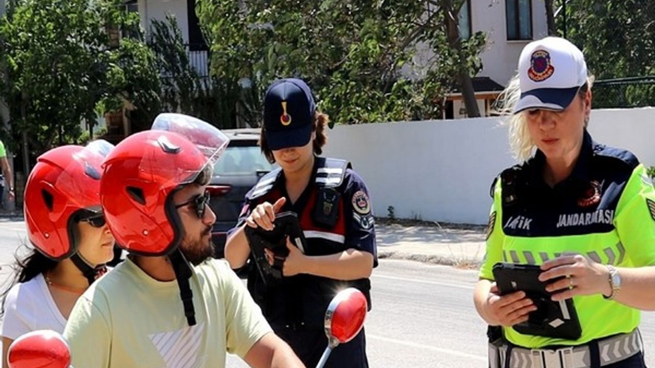 Çanakkale’de jandarmadan motosiklet ve motorlu bisikletlere özel trafik denetimi görseli