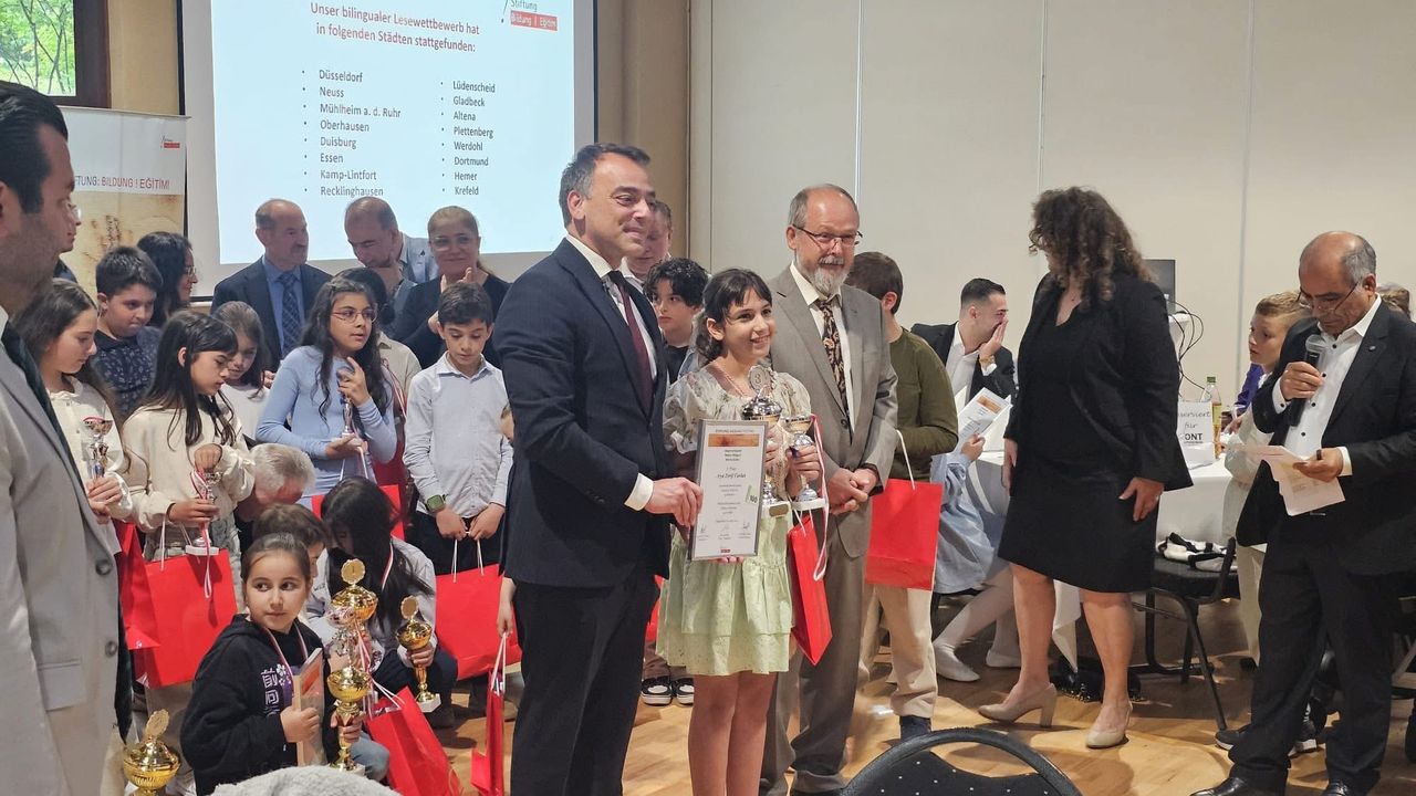 Kuzey Ren-Vestfalya’da İki Dilli Okuma Festivali görkemli bir gala gecesiyle taçlandı görseli