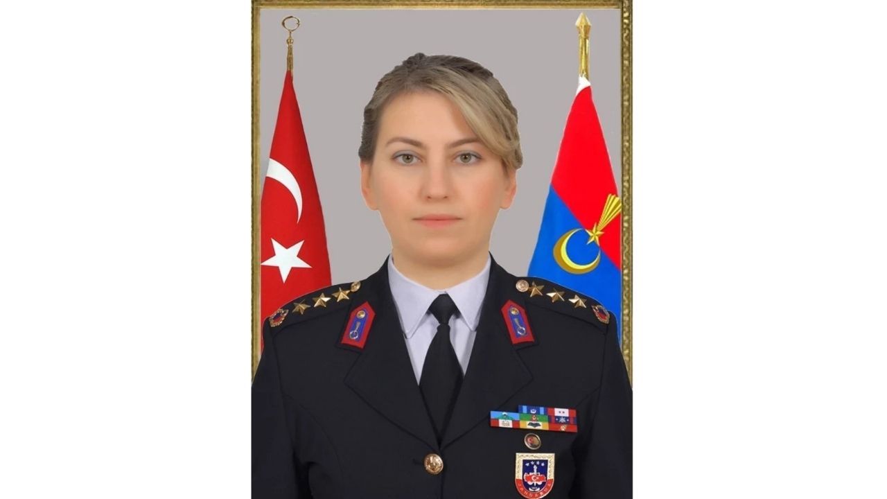 İlk kadın jandarma komutanı: Kıdemli Albay Gülden Mat Şakir paşa ünvanını aldı! görseli