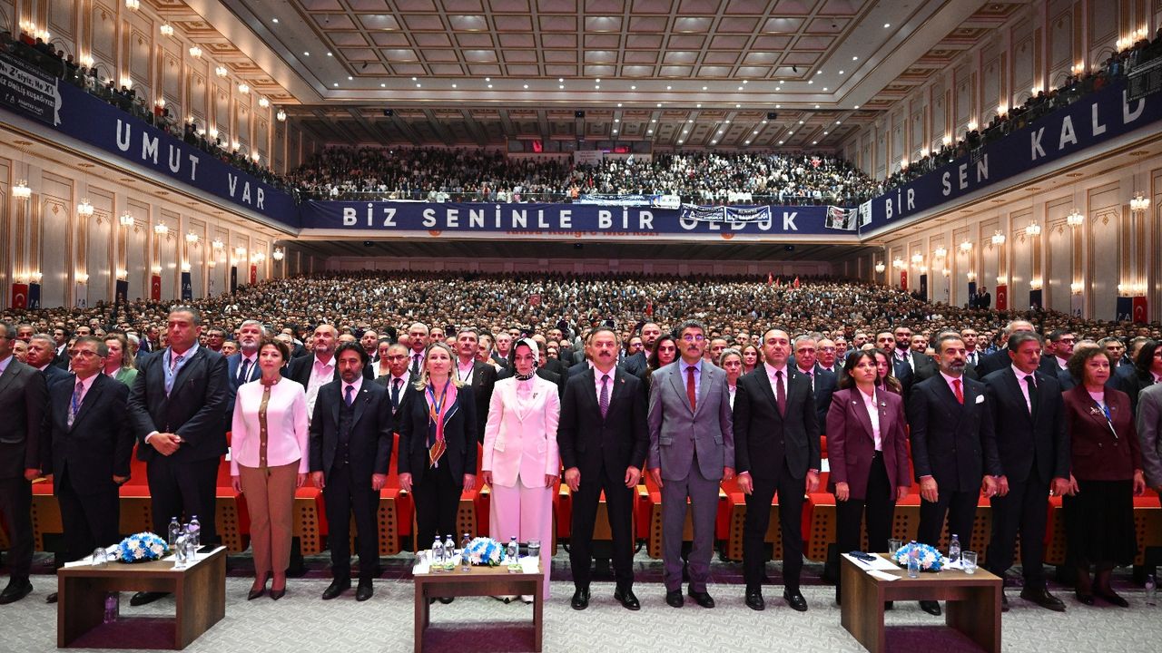 A Parti 1 yaşında; Ağıralioğlu: Millet, kendi kaderine el koymak için Anahtar Parti’yi kurdu görseli