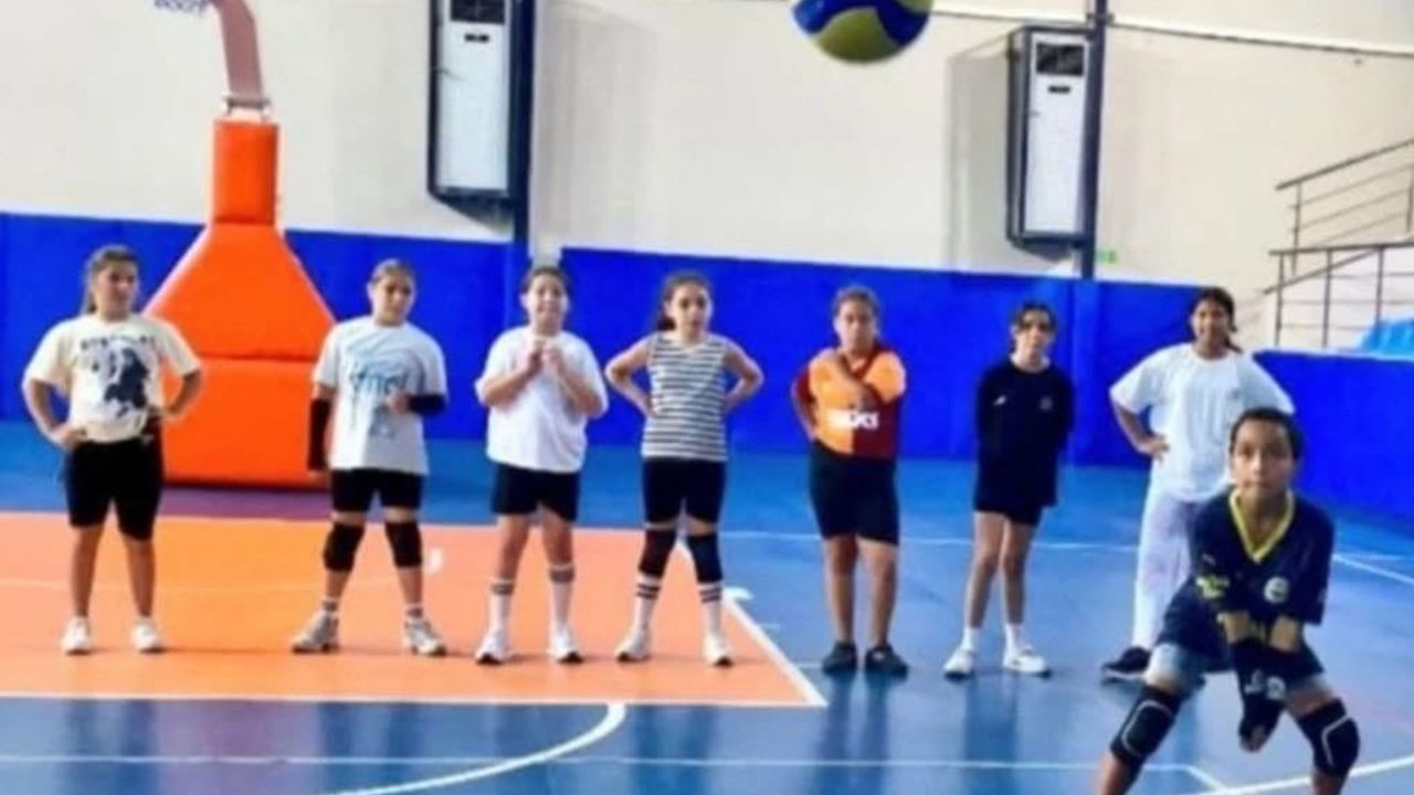 Serik’te gençler filede buluşuyor görseli