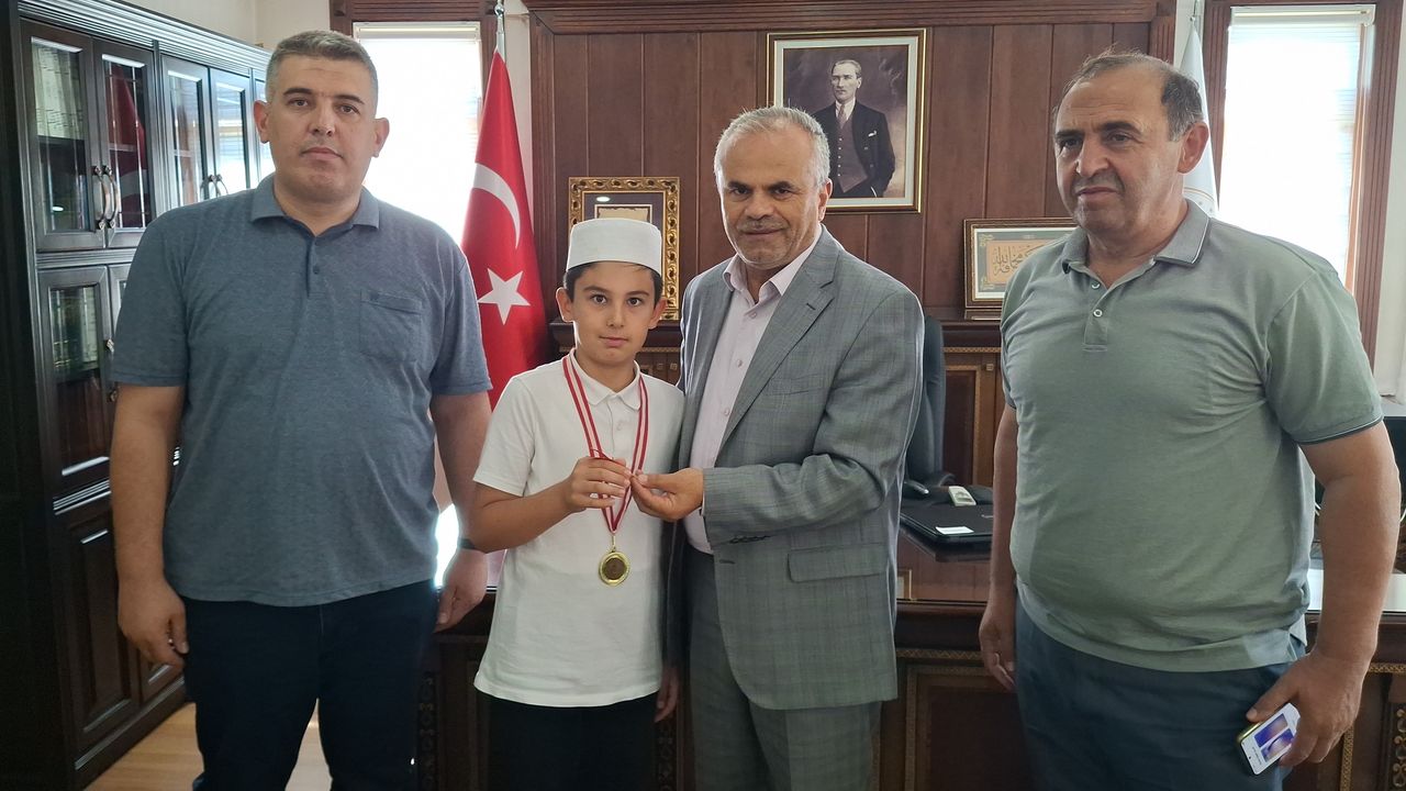 Kur’an-ı güzel okuma yarışması birincisinden Gazze’ye anlamlı bağış görseli