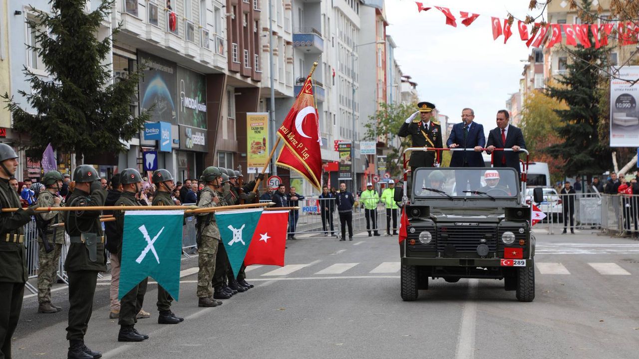 Cumhuriyet’in 102’nci Yılı Kars’ta coşkuyla kutlandı görseli