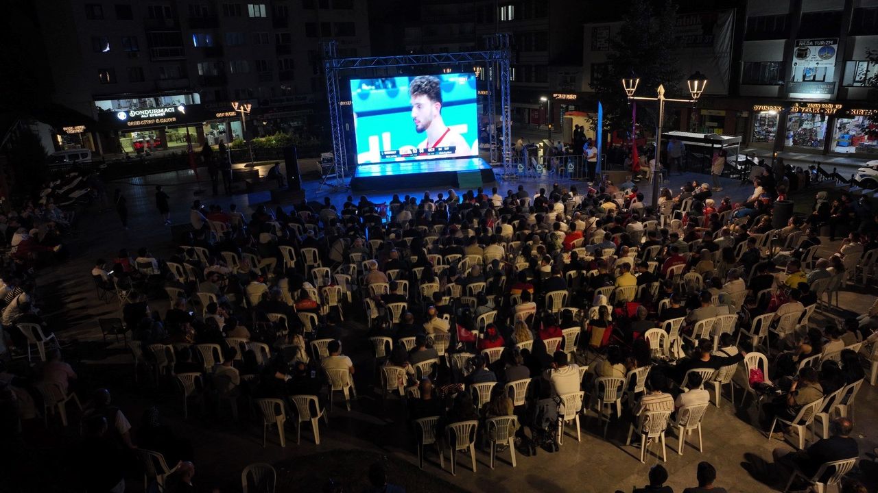 A Milli Basketbol Takımı yuvaya gümüş madalyayla döndü görseli