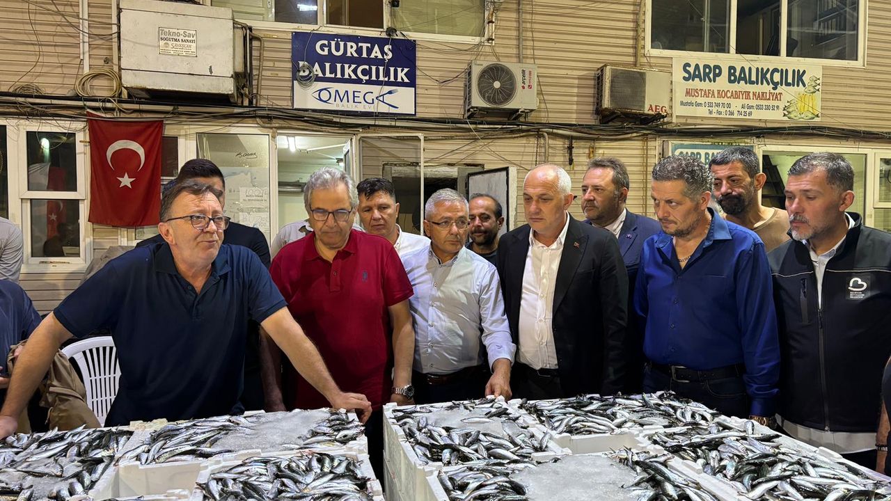 Balıkesir'de balık sezonu ilk mezatla açıldı görseli