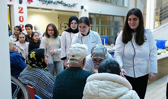 Öğrencilerden Yeni Yıl Öncesi Anlamlı Sürpriz görseli