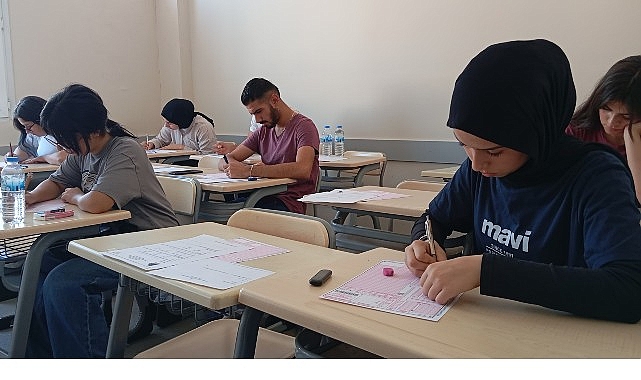 Bayraklı Belediyesinden 11’inci sınıflara ücretsiz hazırlık kursu görseli