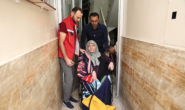 Sevgi Teyze İçin Belediye Ekipleri Seferber Oldu... görseli