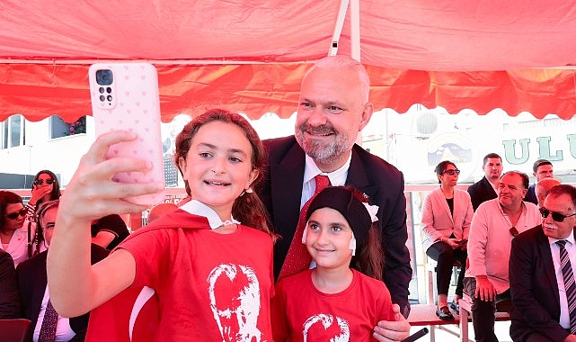 Menemen'de Zafer Bayramı coşkusu yaşandı görseli