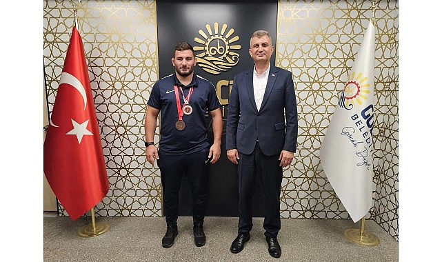 Gölcük Belediyespor pehlivanı Abdulrefik Öner başpehlivan oldu görseli