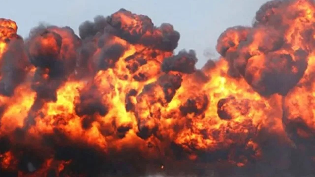 Japonya'nın Oita’da liman bölgesinde büyük yangın paniği görseli