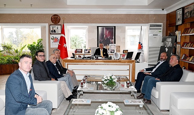 DİSK Antalya Şubesi’nden Başkan Topaloğlu’na Öğretmenler Günü kutlaması görseli