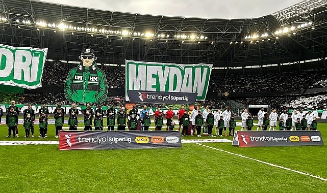 O çocuklar maçta yerlerini aldı görseli