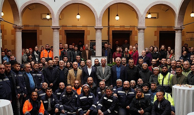 Ayvalık Belediye Başkanı Mesut Ergin yılın son gününde belediye çalışanlarıyla bir araya geldi. görseli