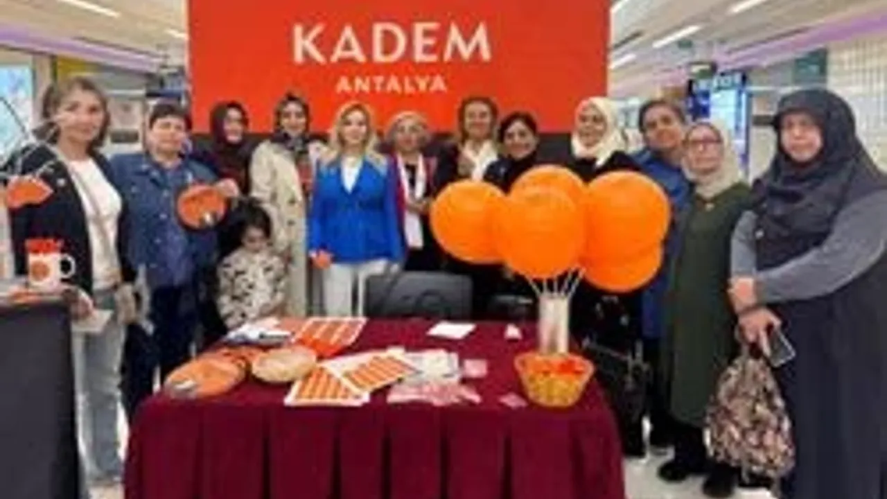 AK Kadınlar turuncu rozetle farkındalık oluşturdu görseli