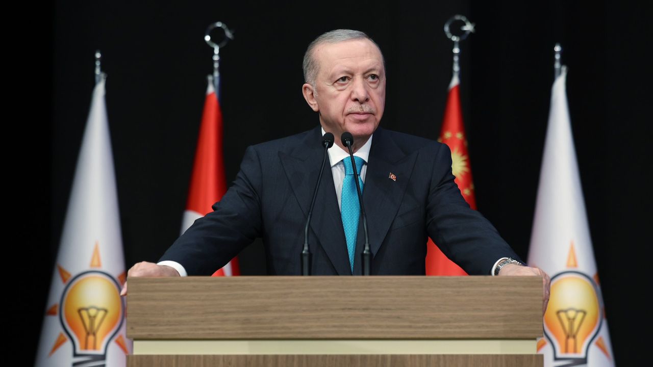 Erdoğan, ekonomik işbirliği zirvesi için yarın Azerbaycan’a gidiyor görseli