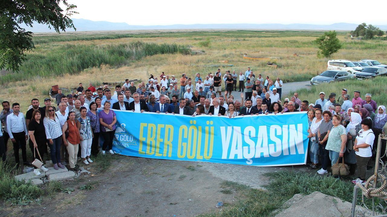 CHP Milletvekilleri Eber Gölüne çıkarma yaptı görseli
