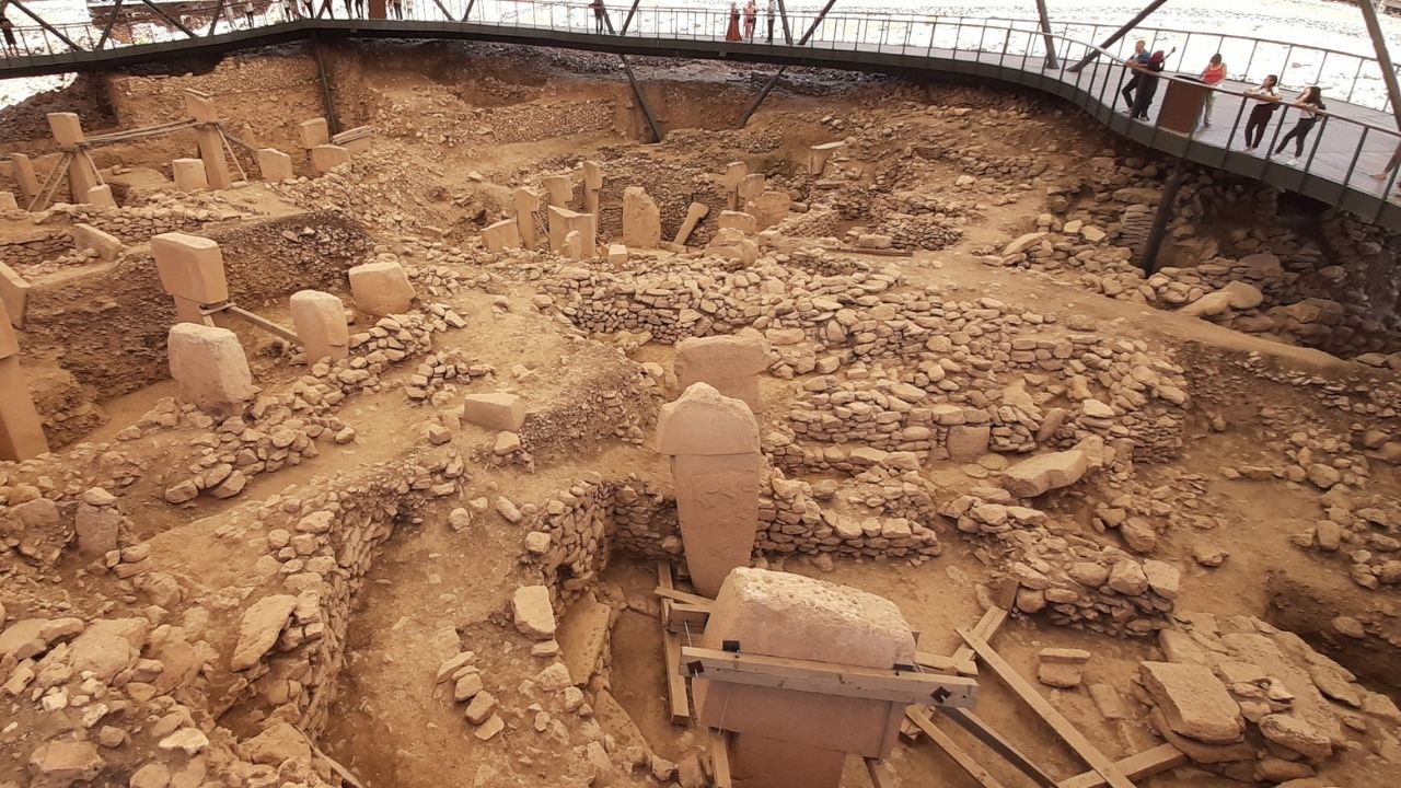 Göbeklitepe’de ziyaretçi rekoru: Günde 5 bin kişi “Tarihin Sıfır Noktası”nı görmeye geliyor görseli