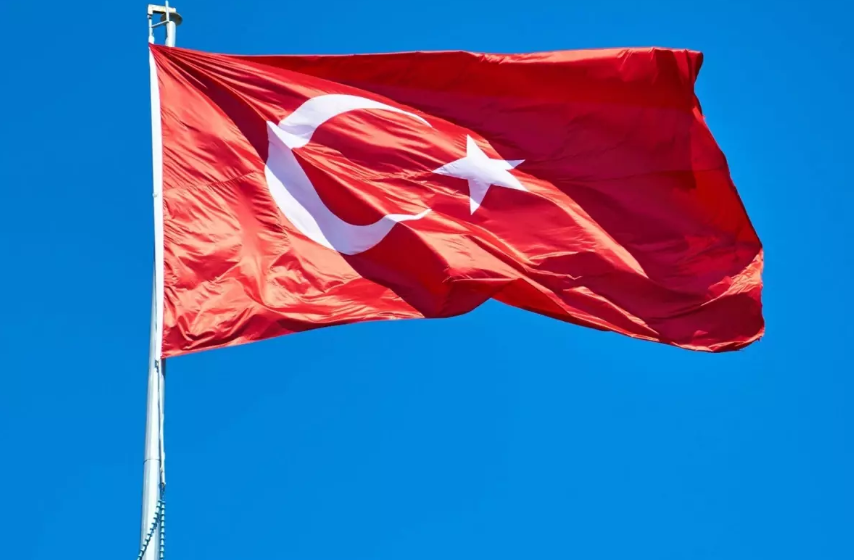 İzmit'te Bayrak Kanunu İhlali: 3 Tutuklama Kararı görseli