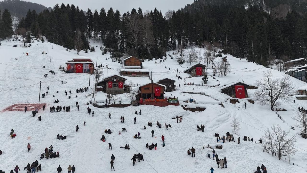 Ayder’de Kardan Adam Şenliği başladı görseli