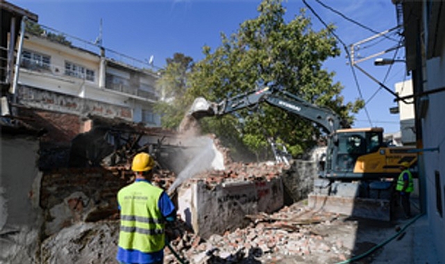 Ballıkuyu dönüşüm bölgesindeki metruk yapılar yıkılıyor görseli