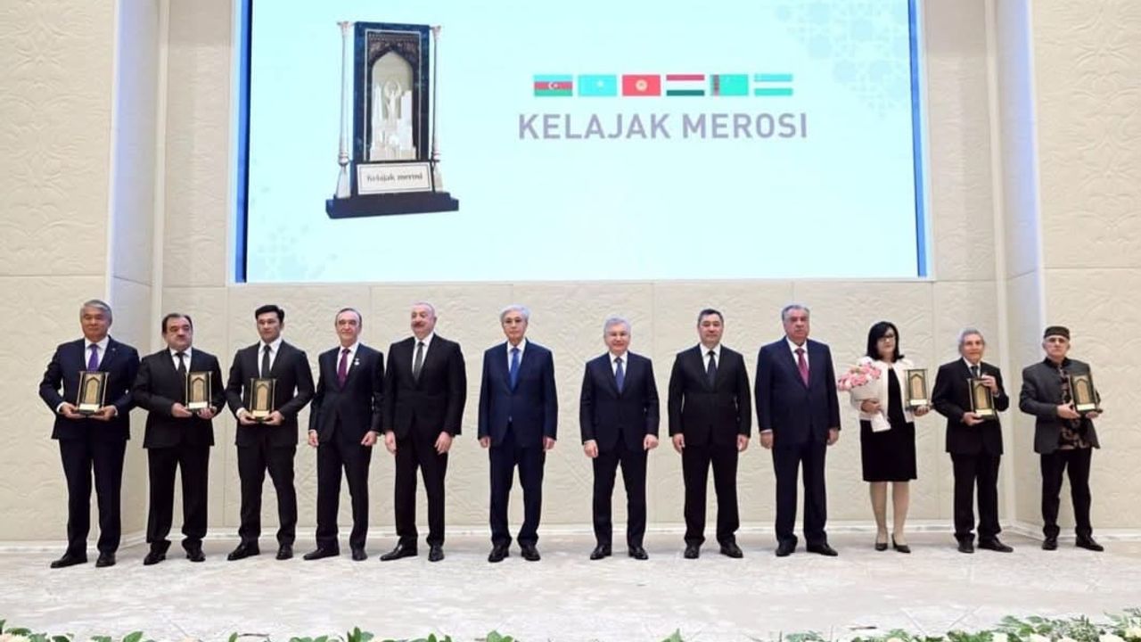 Özbekistan’da ilk “Kelajak Merosi” ödülleri sahiplerini buldu: Sultan Raev’e Edebiyat Ödülü görseli