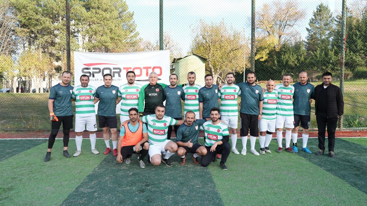 RTÜK 2025 futbol turnuvası şampiyonu belli oldu: DENETİMGÜCÜ FK kupayı kaldırdı görseli