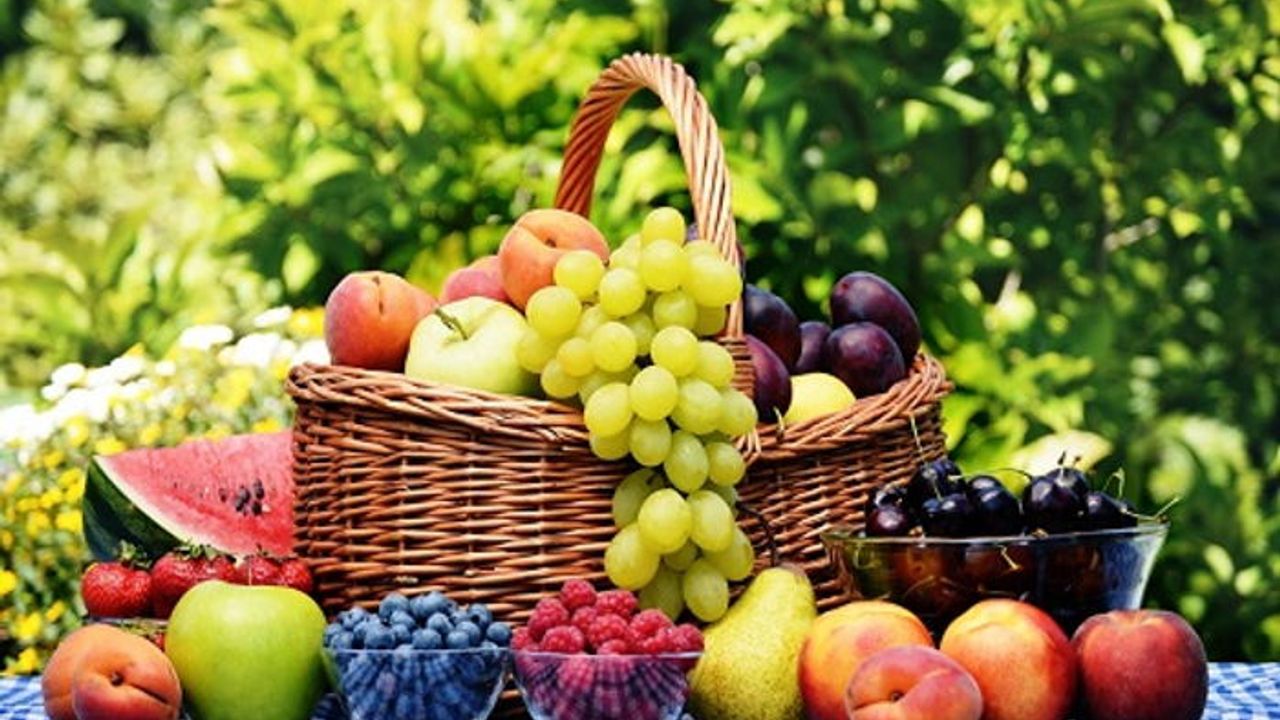 Yazın serinleten meyveler doğru tüketilmezse zehirleyebilir! görseli