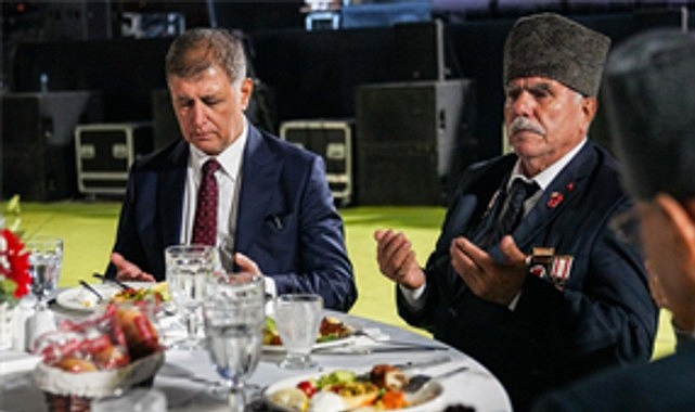 Başkan Tugay: Özgürlüğümüzü şehitlerimizin canına ve gazilerimizin cesaretine borçluyuz görseli