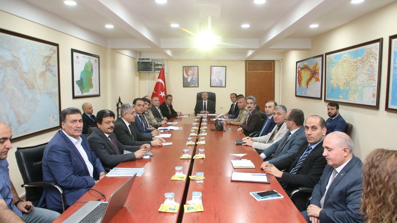 Kars Valisi Ziya Polat Başkanlığında Bağımlılıkla Mücadele Toplantısı gerçekleştirildi görseli