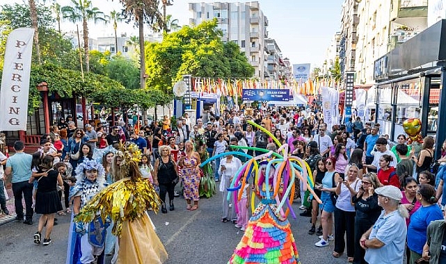 Kushimoto Sokak Sanatçıları Festivali bu yıl da on binlerce kişiyi ağırladı görseli