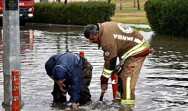 Manisa’da Sağanak Mesaisi: Büyükşehir ve MASKİ Sahada görseli
