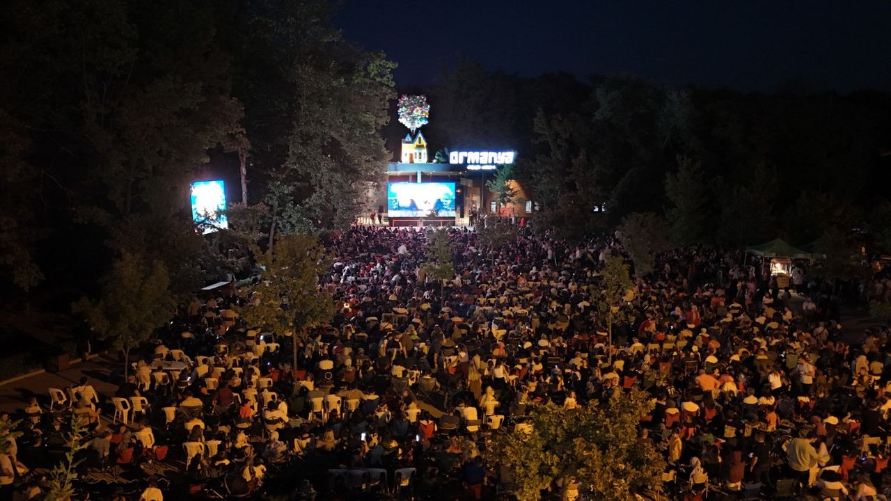 Ormanya gece sineması 5 bin katılımcıyla rekor kırdı görseli