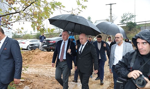 Başkan Büyükakın'dan sağanak yağış altında denetim görseli