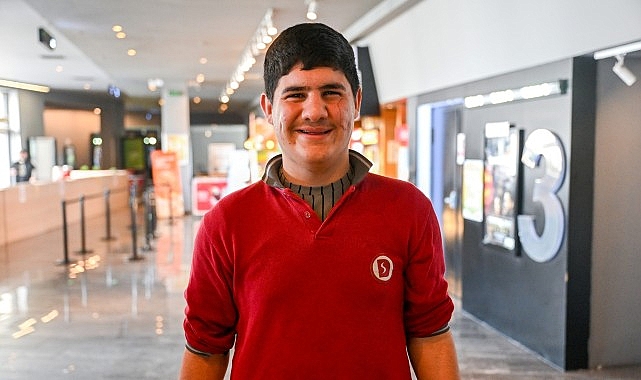 Bornova’da sinema salonu kahkahalarla doldu görseli