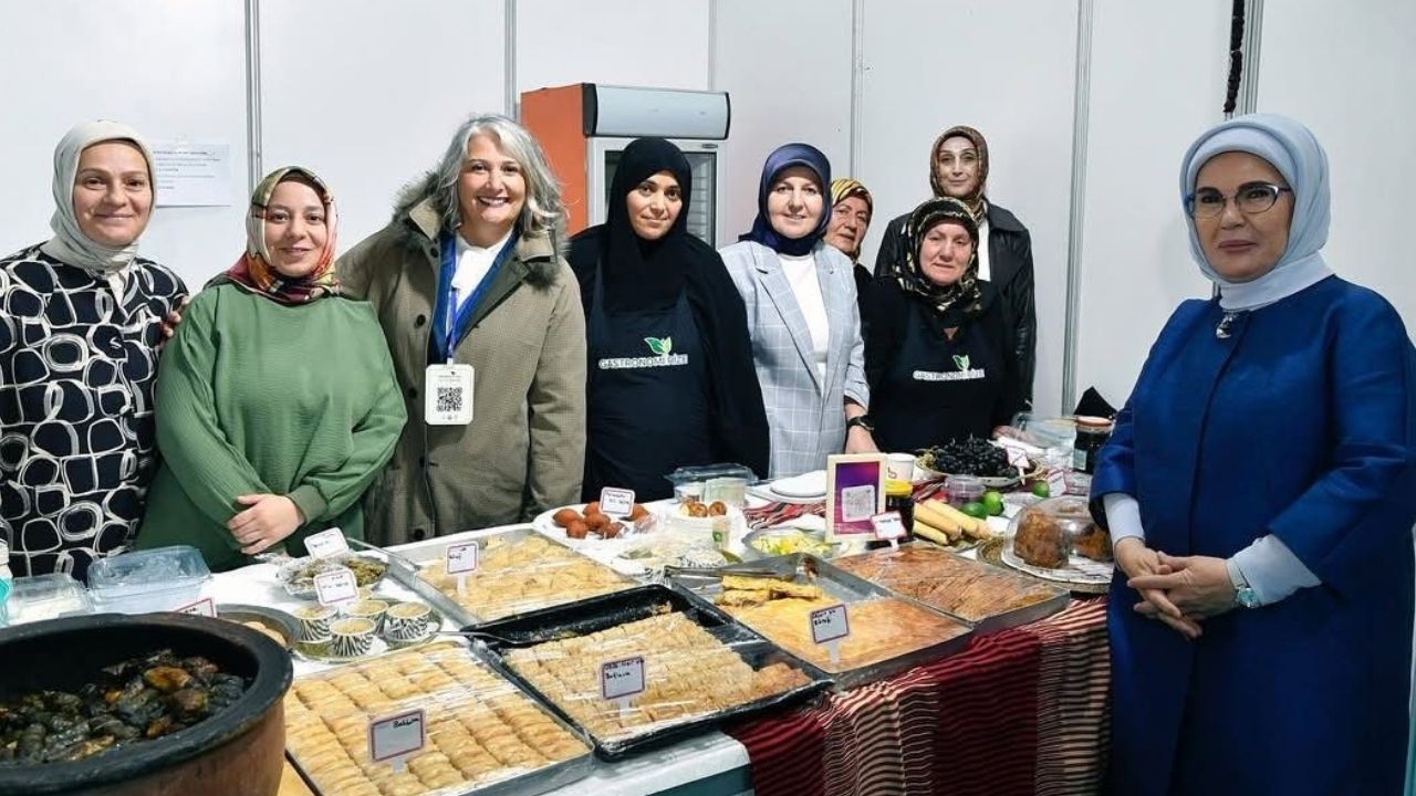 Emine Erdoğan, Rize Gastronomi Günleri’nde kadın üreticilerle buluştu görseli