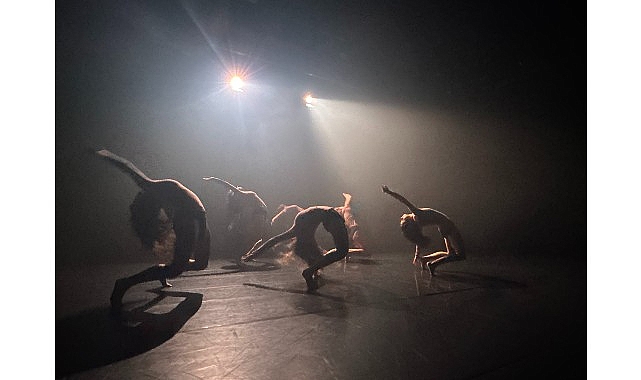 Çağdaş Dans Sanatçısı, Koreograf ve Eğitmen Doç. Aslı Öztürk’ten “Kız Doğdu/ III 7. İstanbul Fringe Festival Sahnesindem görseli